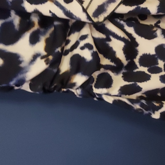 Ann Taylor sleeveless blouse asymmetrical ruffle ruched sides abstract pattern 4 - Picture 3 of 5